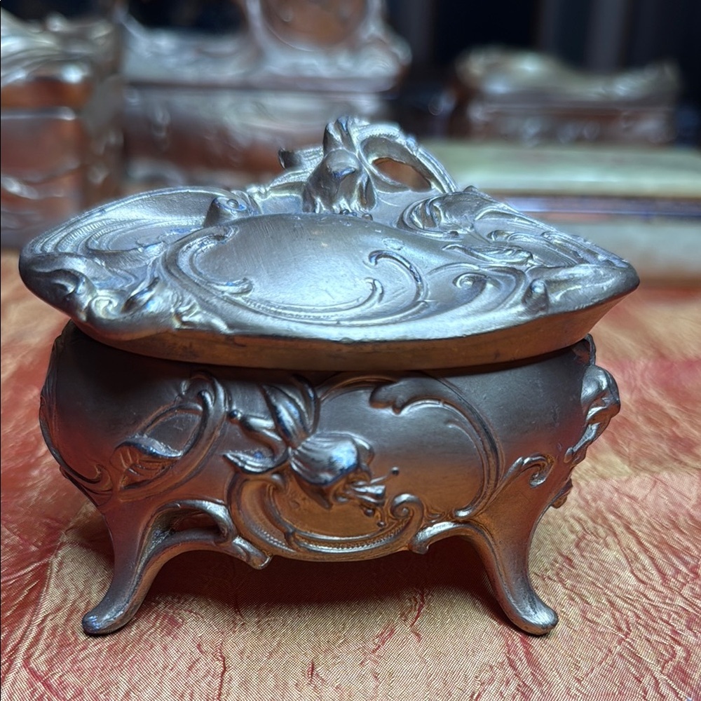 Vintage art‎ nouveau with daffodils trinket box #24